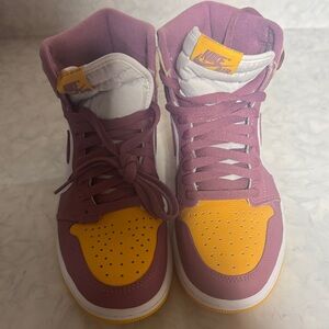 Air Jordan 1 Retro High OG “Court Purple / University Gold” – NEW (No Box)